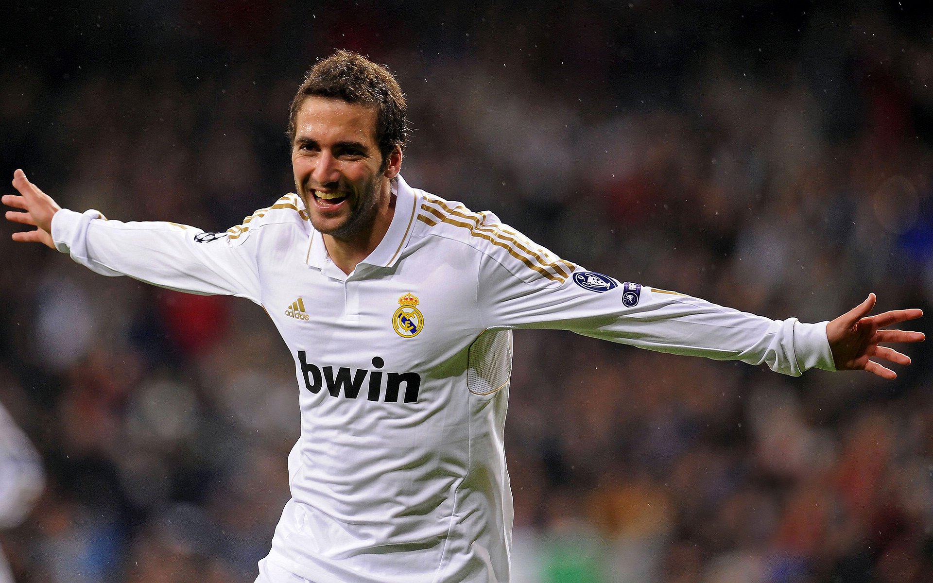 战术创新：欧冠赛场上的“智谋之战”，欧冠战术分析