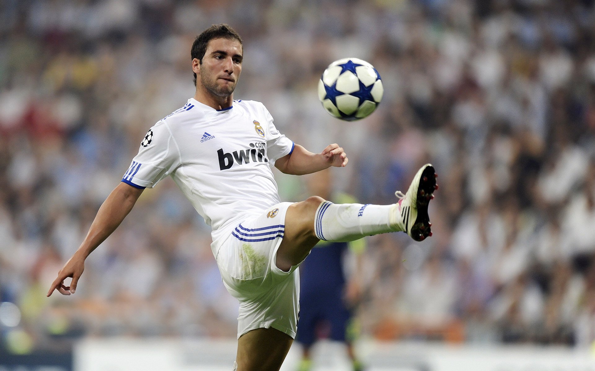 英超“金球”奖候选人公布，竞争激烈，英国足球金球奖